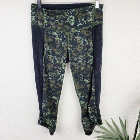 Lululemon Stop At Nothing Crop Desert Olive Camo size 4 - Picture 3 of 16